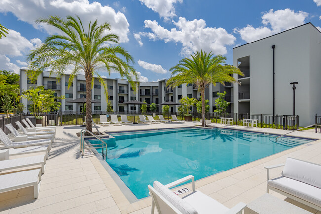 Piscina - Legacy at Tamarac