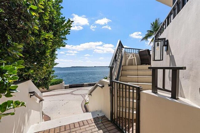 Foto del edificio - 520 Brickell Key Dr