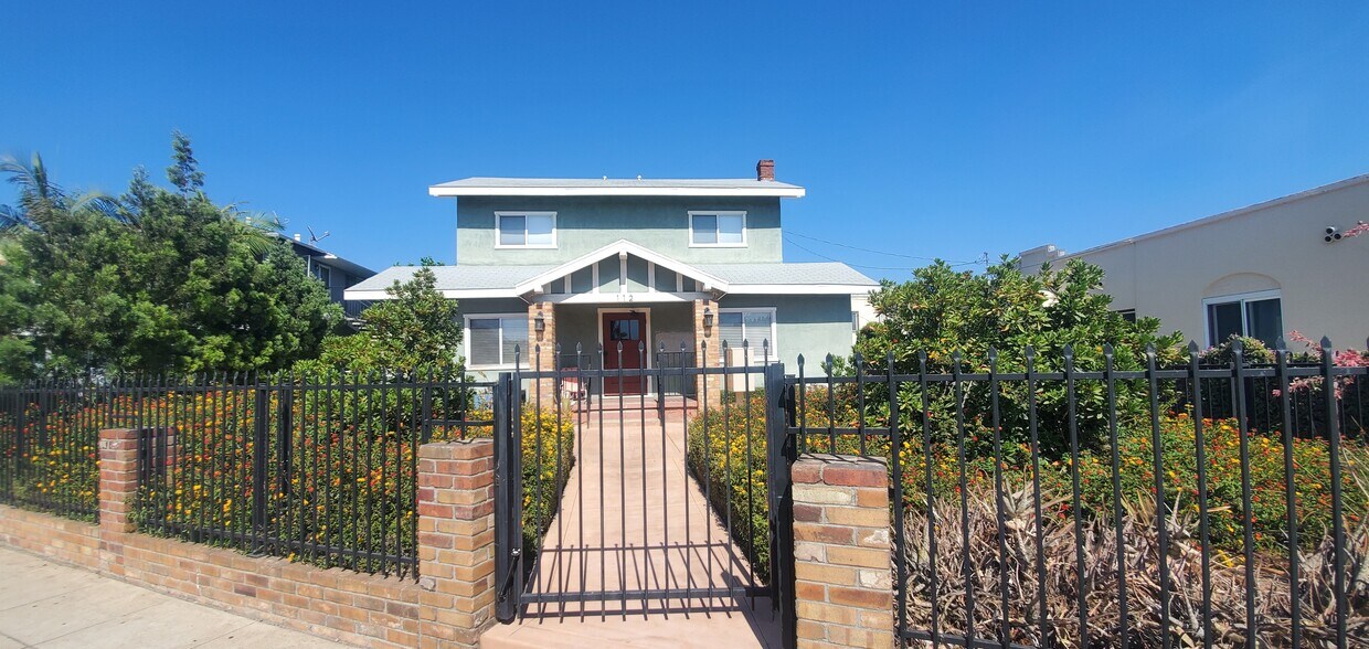 Primary Photo - 114 N Huntington Dr