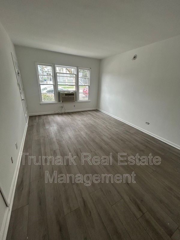 Building Photo - 106 E Randolph St