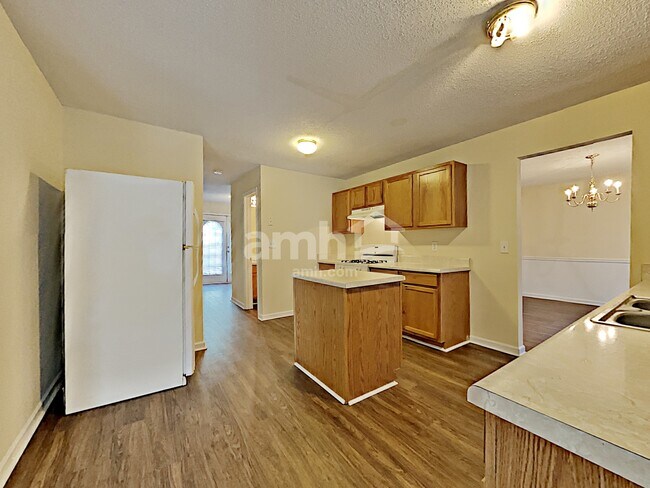 Building Photo - 6050 Pavestone Dr
