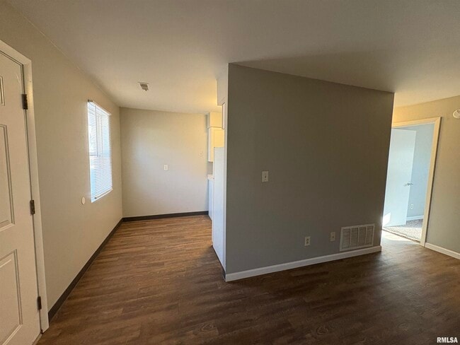 Building Photo - 140 W Bluff St