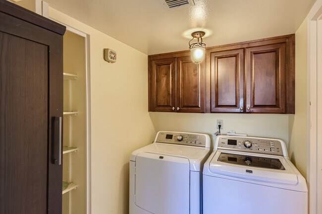 Building Photo - 8476 E Chaparral Rd