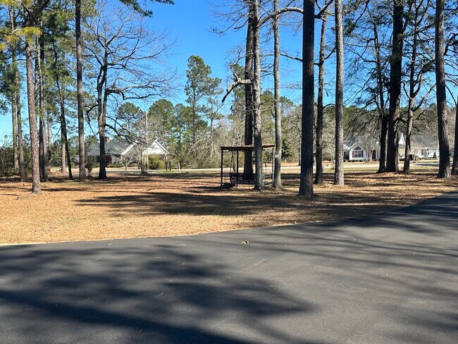 Foto del edificio - 3262 Hughes Gasque Rd