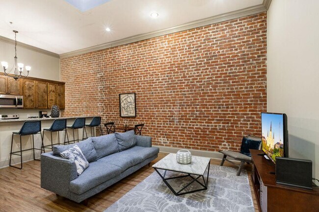 Building Photo - 828 Gravier St