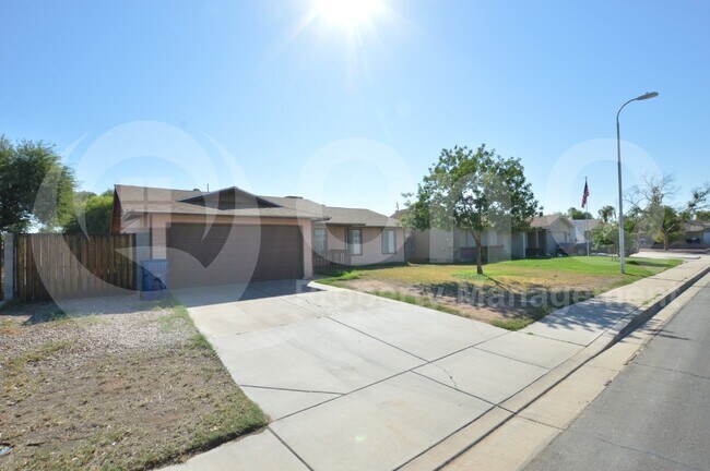 Foto del edificio - 1807 N Cheri Lynn Dr