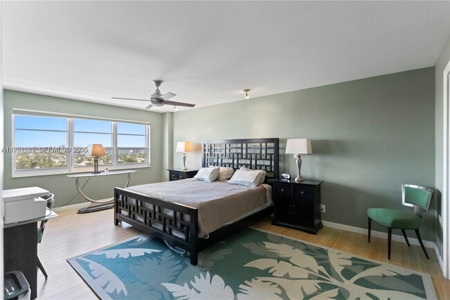 Building Photo - 340 Sunset Dr