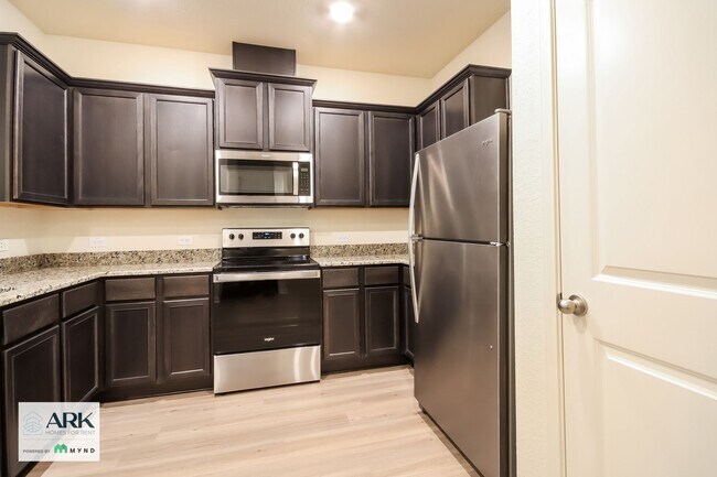 Foto del edificio - 570 Solomon Ln