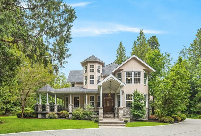 Foto del edificio - Magnificent Custom Estate on Bear Creek