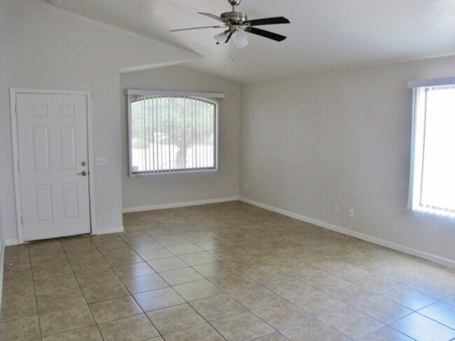 Foto del edificio - 4BR/2BA/2CG, 1889 sq.ft. home in Copper Sk...