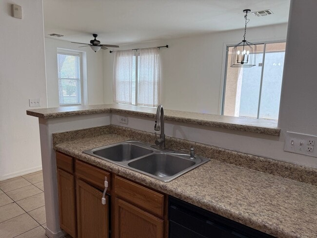 Foto del edificio - 281 W Paseo Celestial