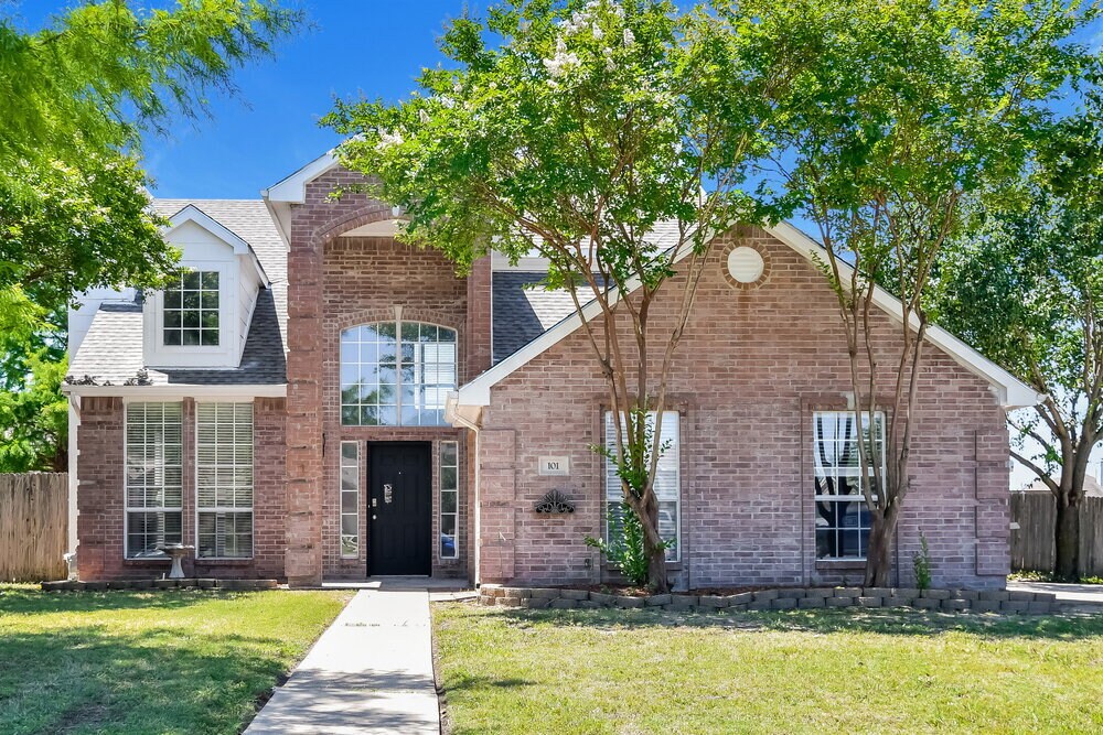 Foto principal - 101 E Forestwood Dr