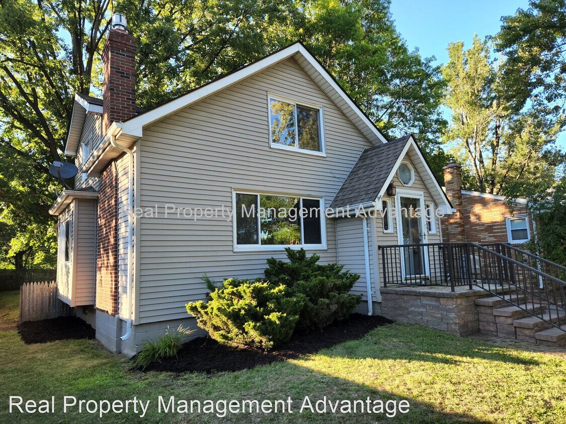 3 br, 2 bath House 3126 Trafford Rd. House Rental in Royal Oak, MI