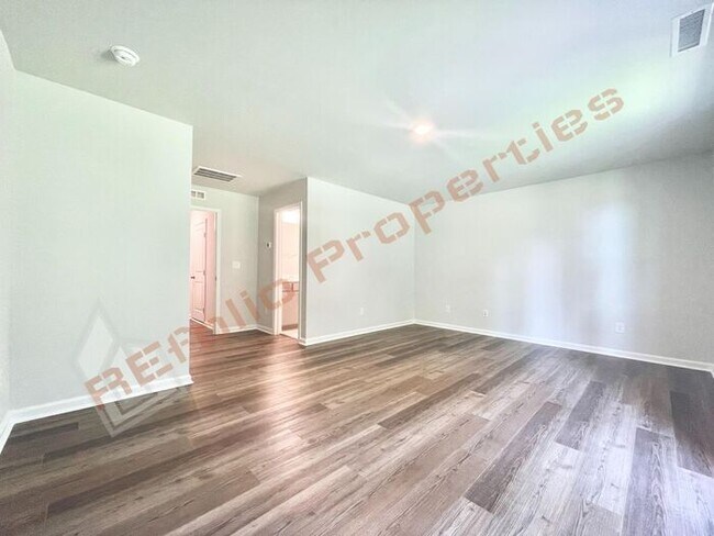 Foto del edificio - Brand-New 3BR/3.5BA Townhome w/ 1 Car Gara...
