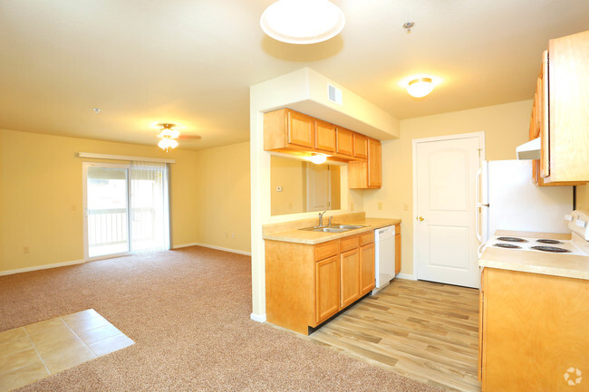 2BR, 2BA - 850 SF - Breckenridge Apartments