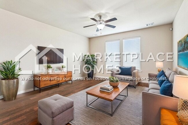 Foto del edificio - 905 Lakeshore Vlg Pt