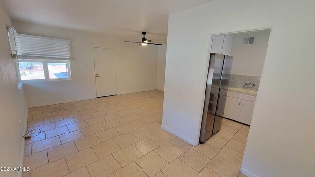 Building Photo - 2141 E Osborn Rd