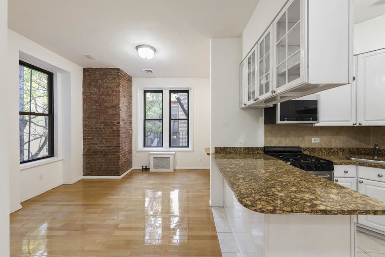 Primary Photo - 66 West 77th Street
