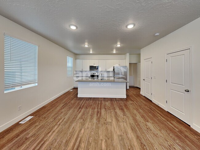 Building Photo - 6584 Old Forest Dr