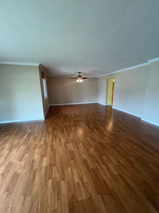 Foto del edificio - DING DING DING! Bells and Whistles!