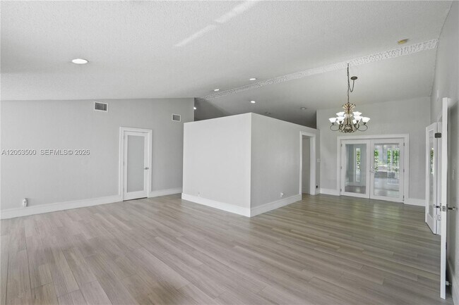Building Photo - 4040 NE 6th Ave