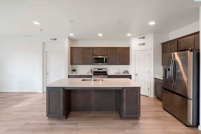 Building Photo - 308 Ruby Ave