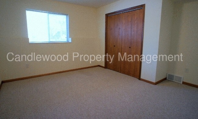 Building Photo - 3370 Bridlewood Dr