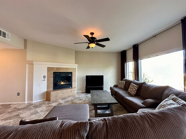Foto del edificio - 2nd Floor, 2 Bedroom, Furnished Condo with...