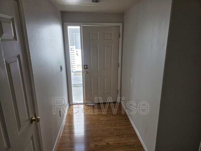 Foto del edificio - 3109 NE 118th Ave