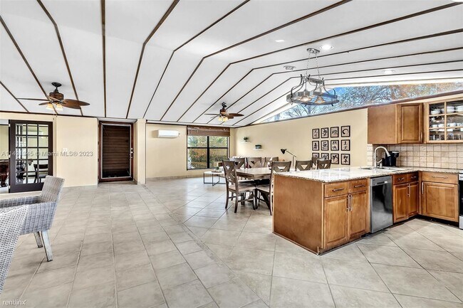 Building Photo - 3 br, 3 bath House - 2915 Arthur St