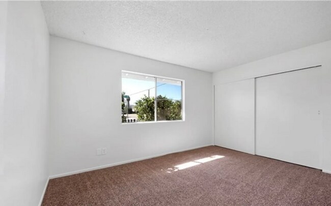 Foto del edificio - 41026 Beachwood Ave