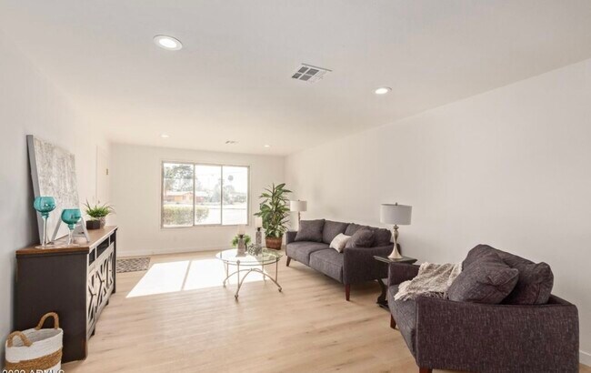 Foto del edificio - 1702 W Northern Ave