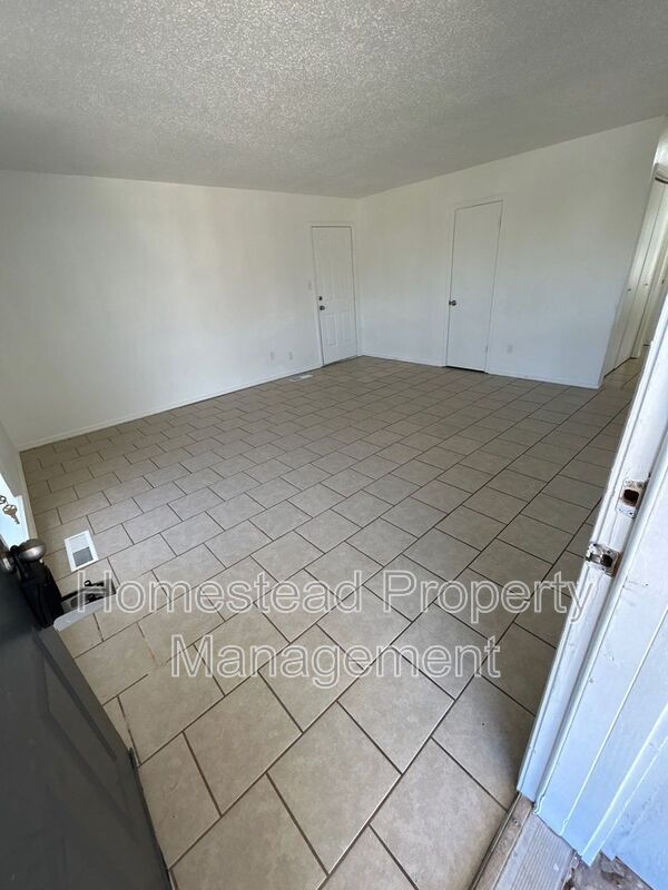 Foto del edificio - 1004 Acacia Cir