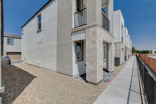 Building Photo - BRAND NEW TOWNHOME OFF 215 AND RUSSELL * N...