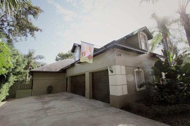 Building Photo - Prestigious Gated Community Pool Home