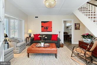 Building Photo - 8022 E Boulevard Dr