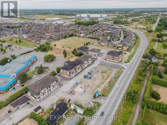 Building Photo - 203 Silhouette Private