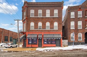Building Photo - 900 Barton St