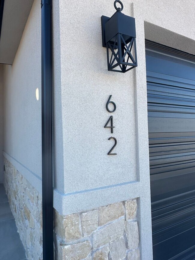 Building Photo - Beautiful New 4 Bedroom Home in Cedar City!