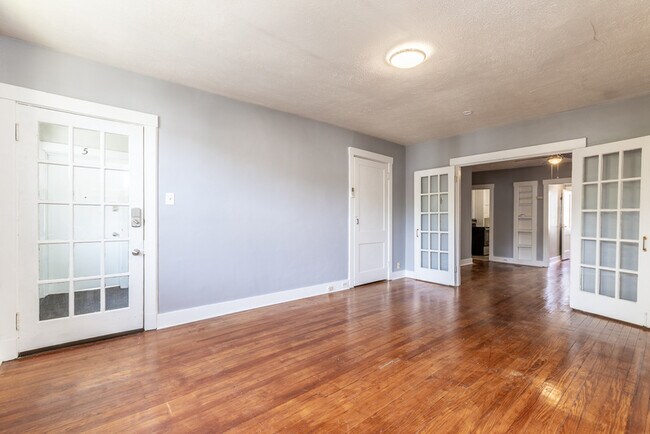 Building Photo - 1203 Kelton Ave
