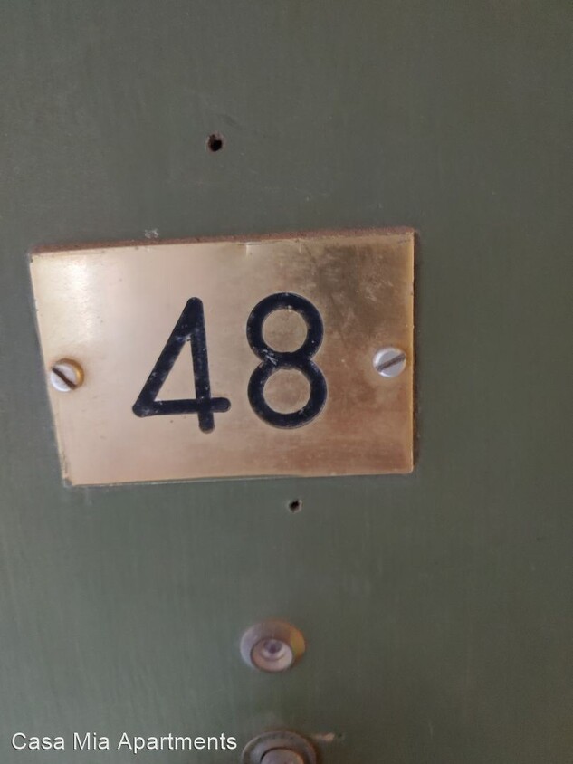 Primary Photo - 140 N Duck St