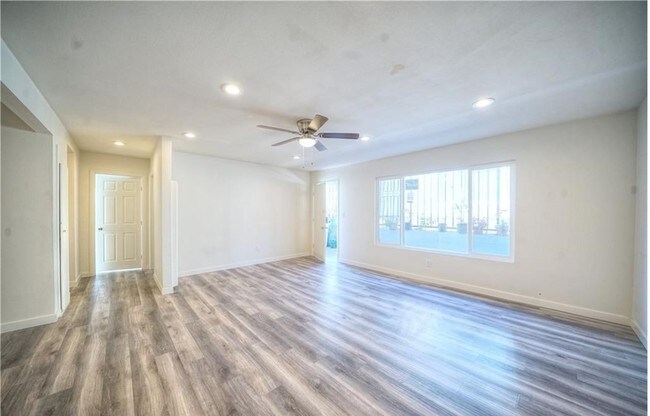 Building Photo - 17441 Queens Ln