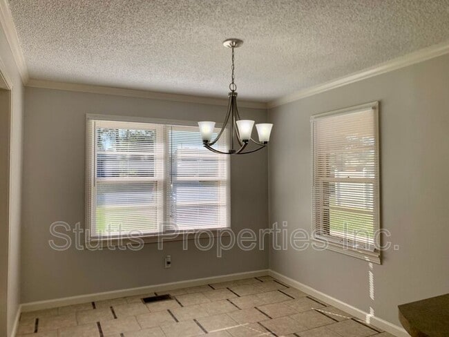 Foto del edificio - 48-206 N Central Ave