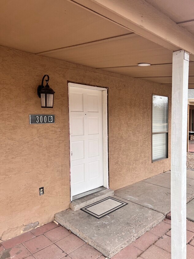 Foto principal - 300 W 9th St
