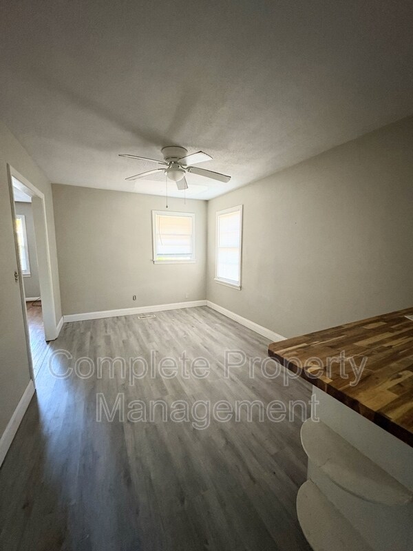 Foto del edificio - 1373 5th Pl NW