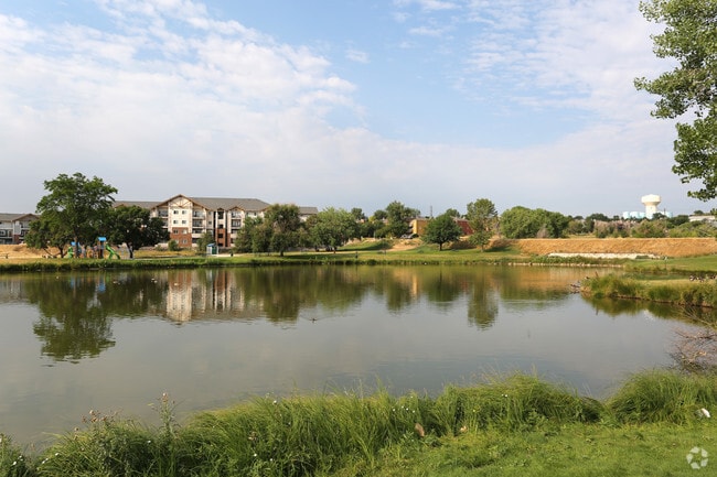 Building Photo - Lakeside Villas