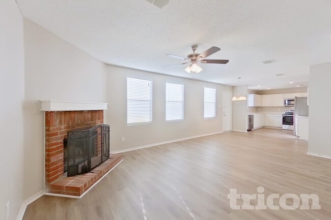 Building Photo - 16616 Jasmine Springs Dr