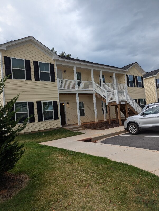 Primary Photo - 202 Walnut Hill Dr