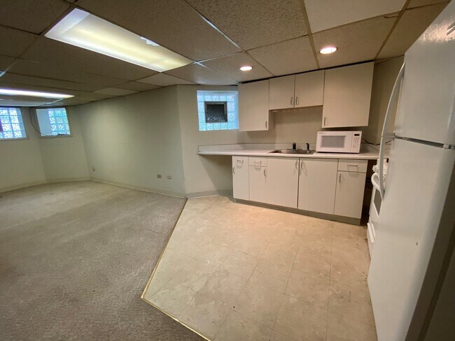 Building Photo - 1243 W Newport Ave
