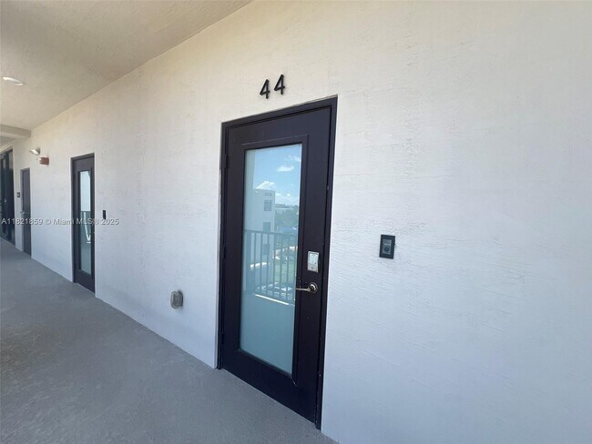 Foto del edificio - 4636 NW 84th Ave